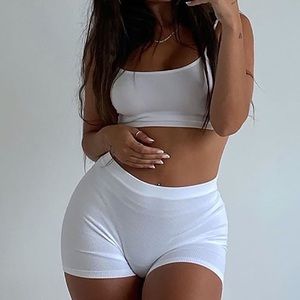 Uncomplicated Seamless Shorts - White